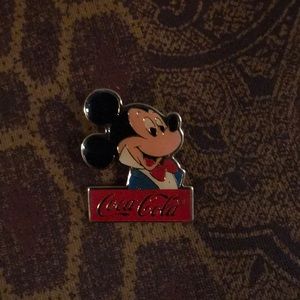 1 Mickey Mouse 3 Minnie Mouse NWT collectable pins